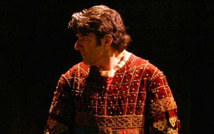 Constantinos Yiannoudes as Il Conte di Luna